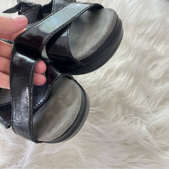 Dansko | Women’s Sela Sandals Open Toe Black Patent Leather Buckle Crisscross 38 - Picture 3 of 10